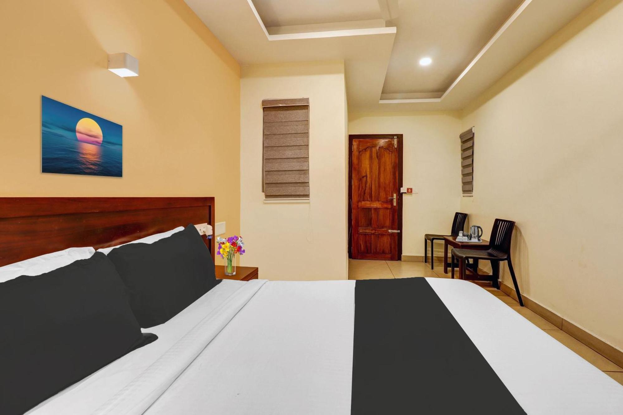 OYO 23318 West Gate Inn&Suites Kattappana Exterior foto