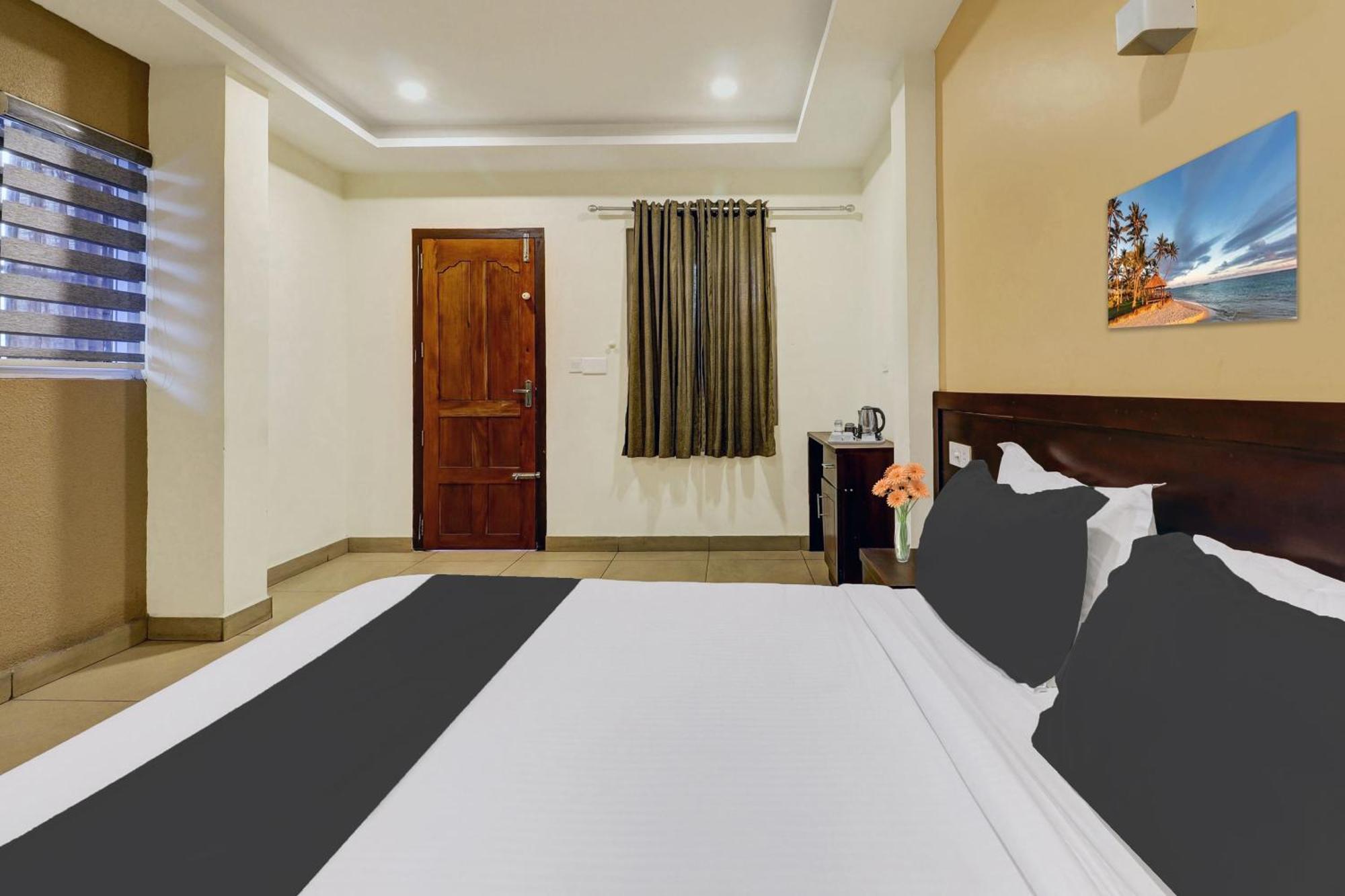 OYO 23318 West Gate Inn&Suites Kattappana Exterior foto